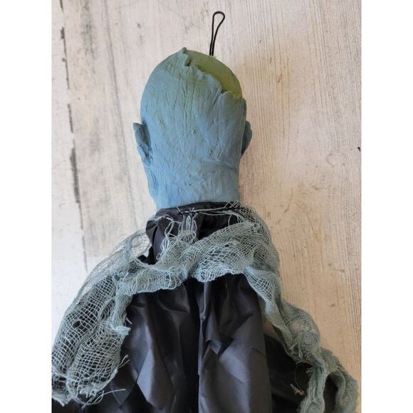 Mini rubber head hanging scary brain zombie prop Halloween - Picture 6 of 7